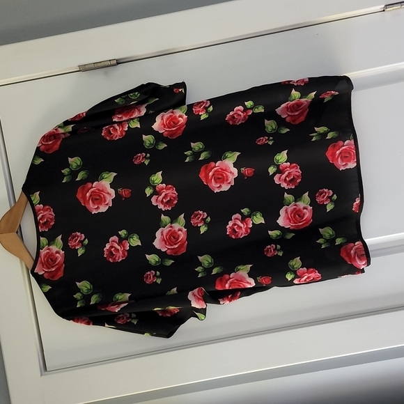 DEB black with red roses open front kimono! - Picture 5 of 5